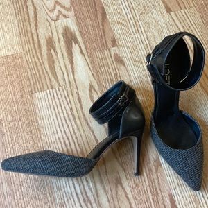 Anne Taylor Loft ankle strap heel shoes 3-1/2in